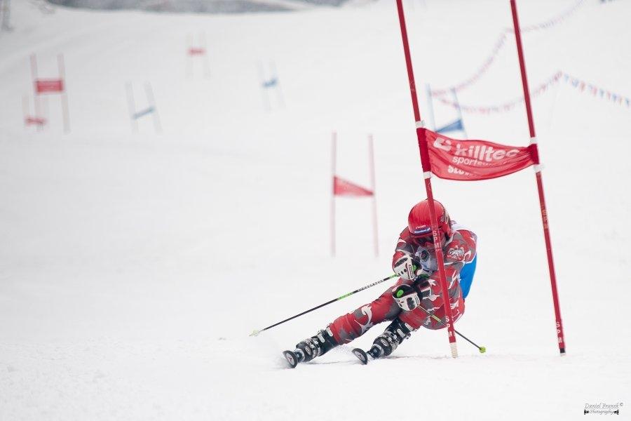 Zawody w Narciarstwie, Wyciąg Za Groniem